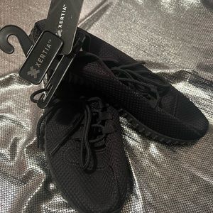 New Woman’s Xertia Black Water & Beach Shoes size 9 great shoes for water 💦 😎